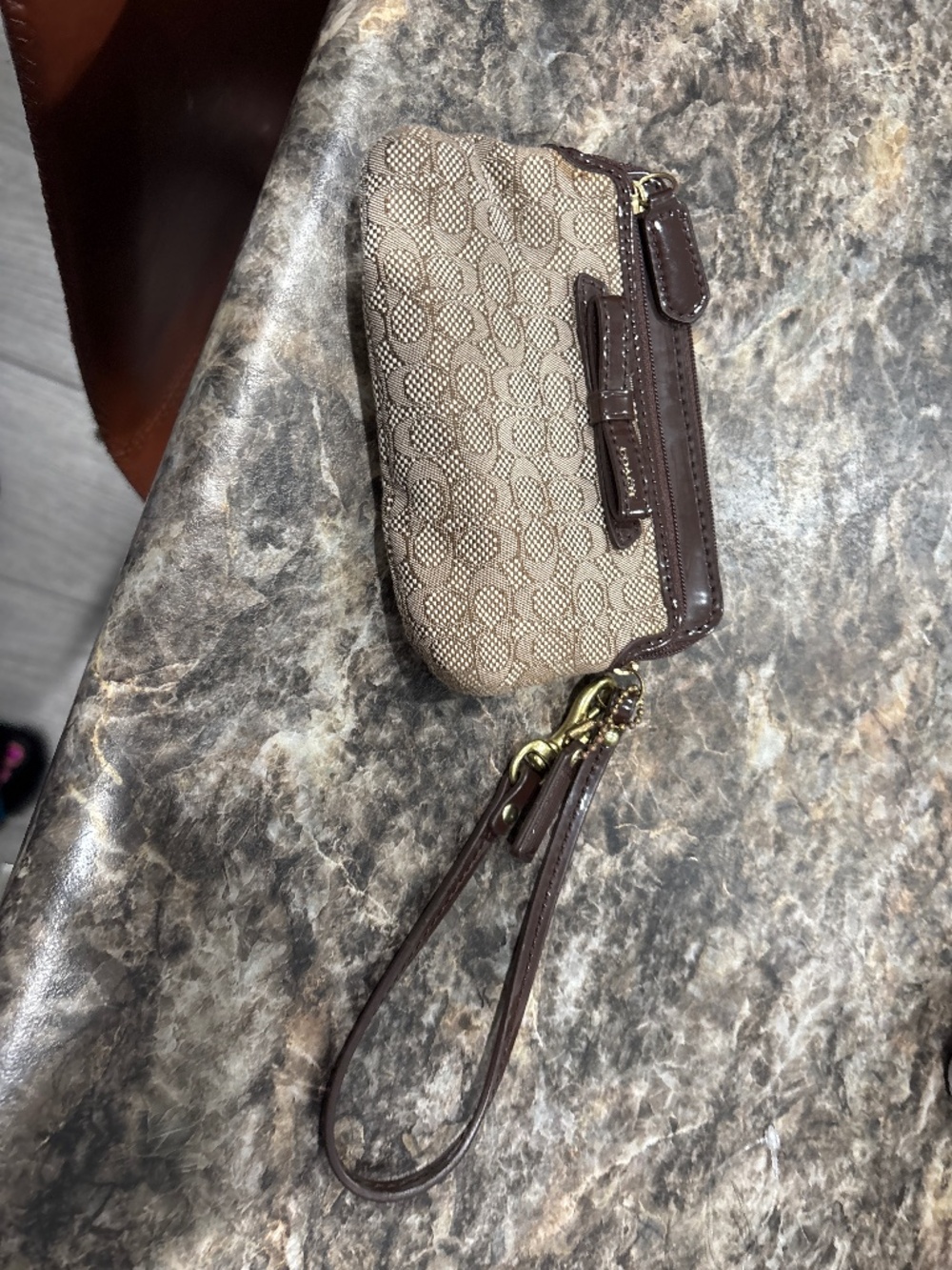 Wristlet coach